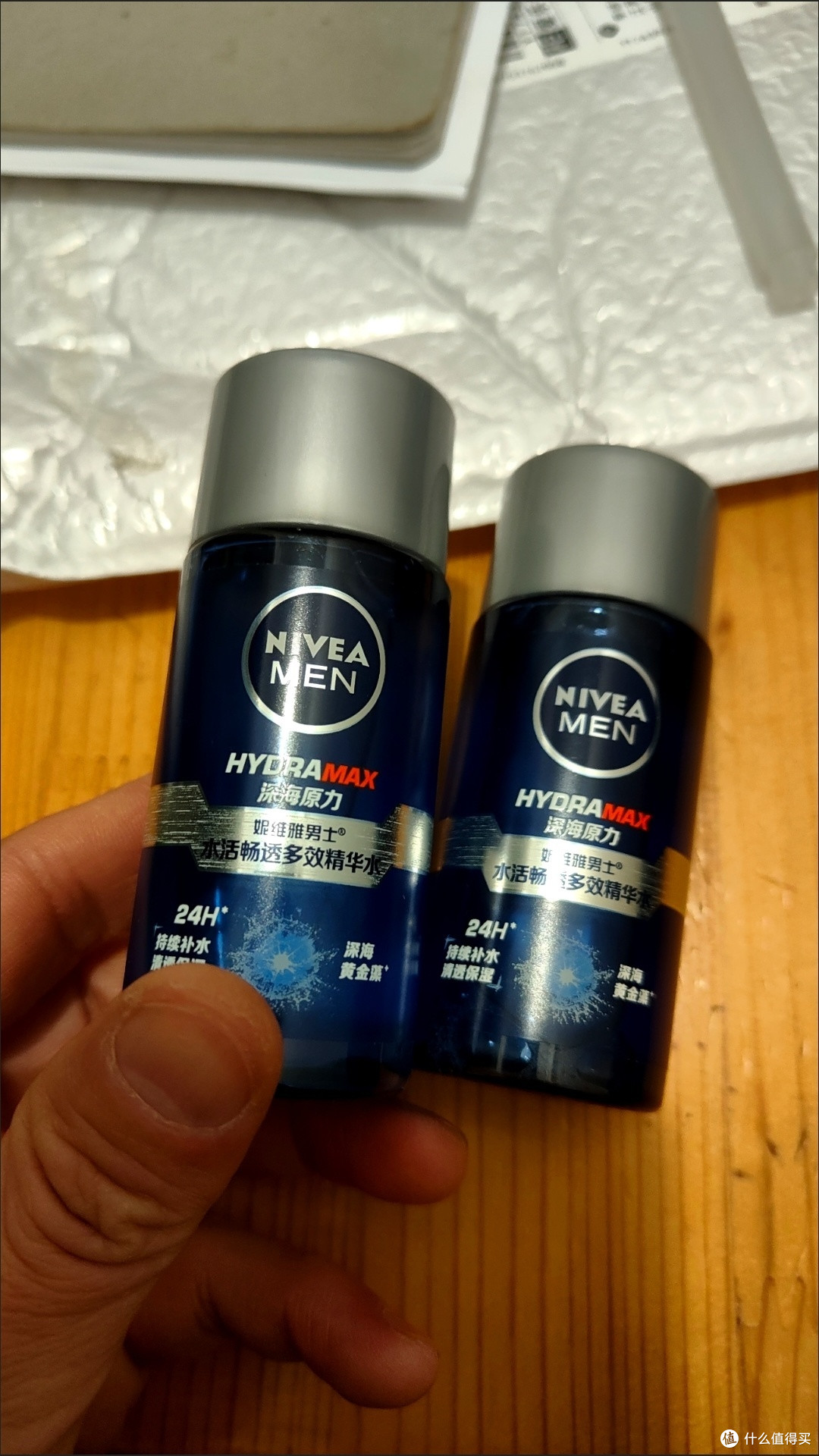 如果你和我一样是个大干皮,可以尝试妮维雅水活畅透精华水。