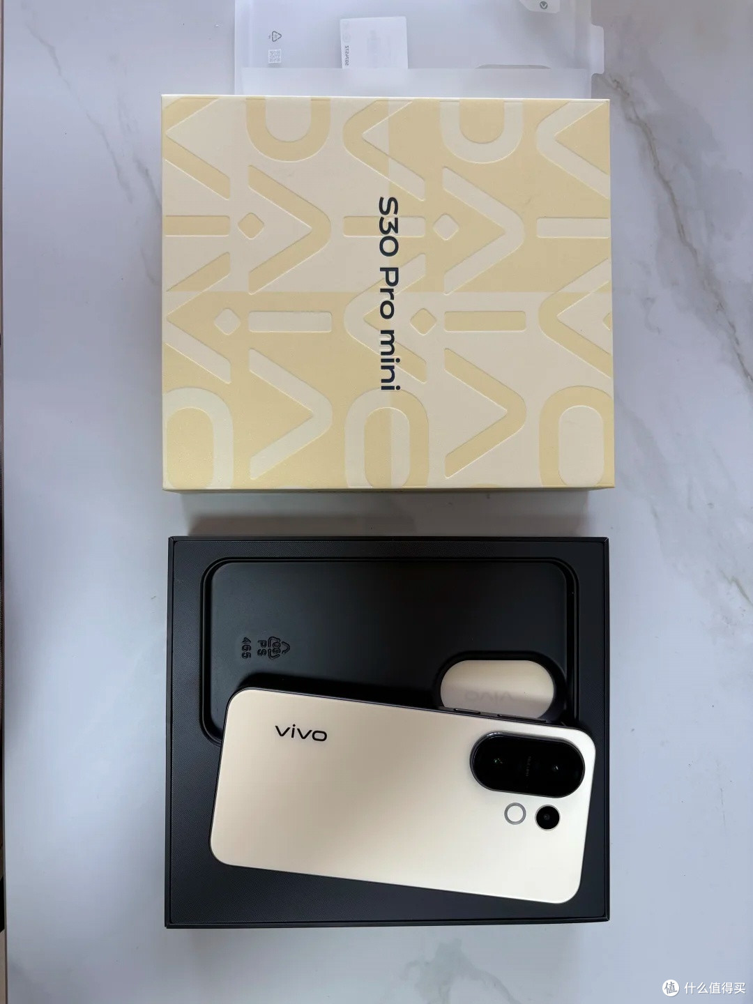 小巧机身，vivo S30 Pro mini轻松握持