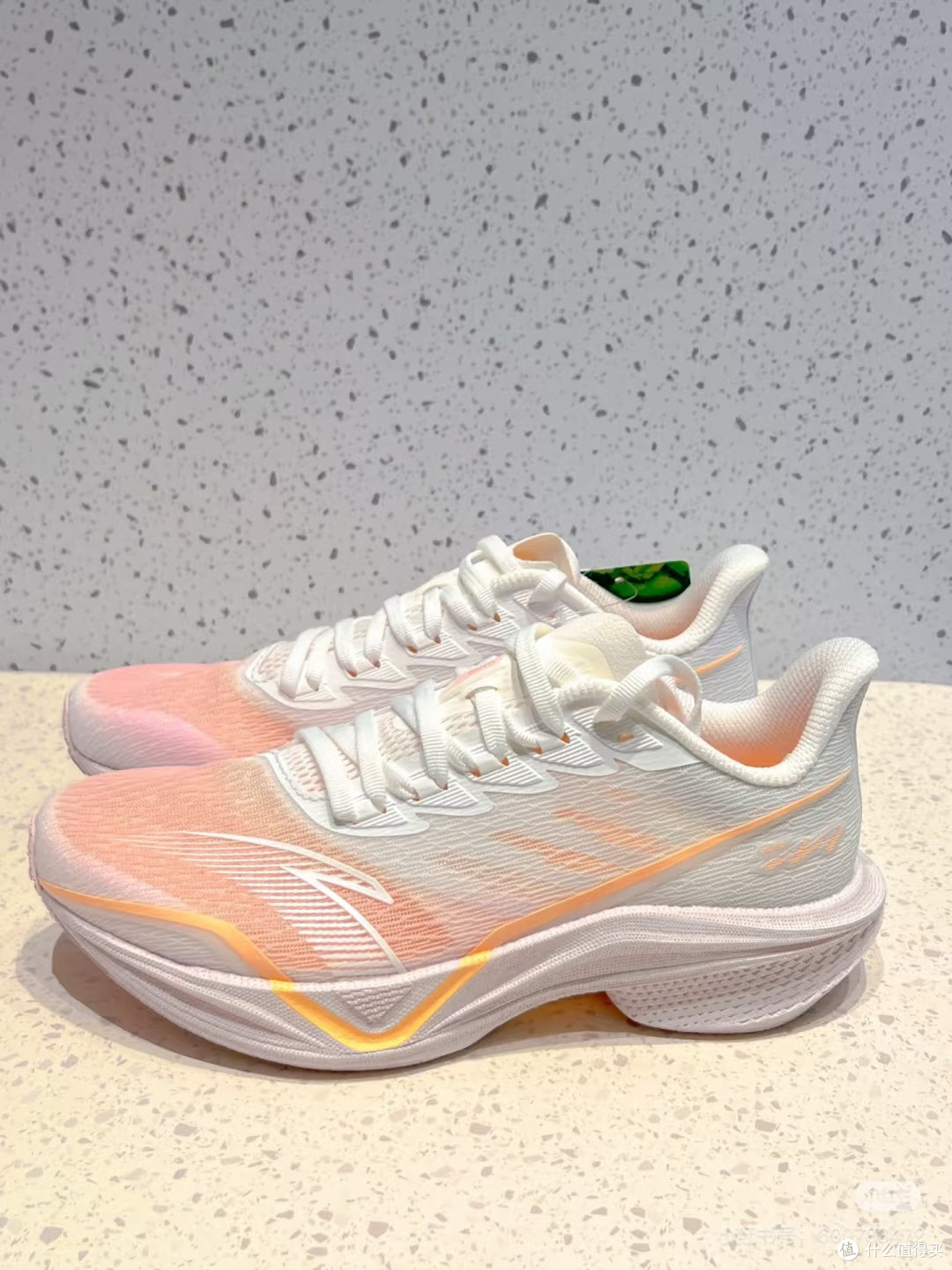 安踏马赫5代透气轻盈跑鞋