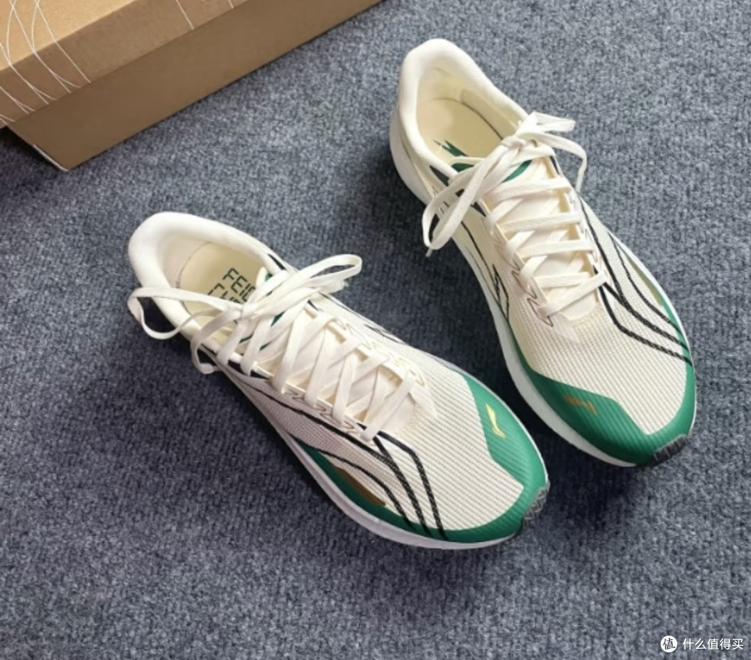 李宁飞电4C:碳板跑鞋里的隐形增高利器