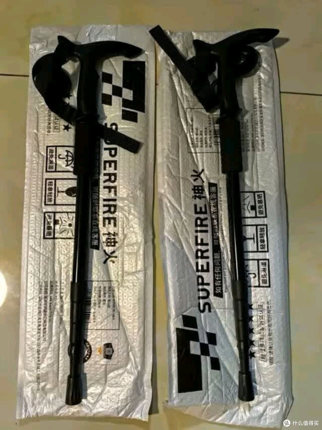 神火(SupFire)户外防身登山杖测评:铝合金材质,轻便防滑