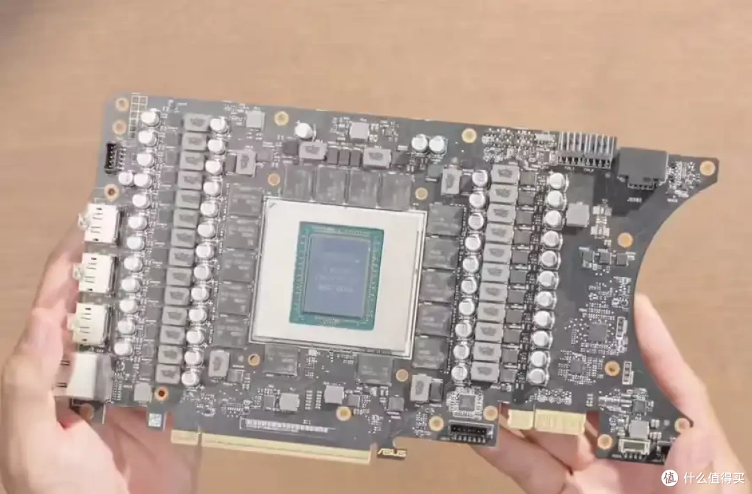 华硕展示BTF2.5最新可移除式GC-HPWR设计,短时承载功率超1000W