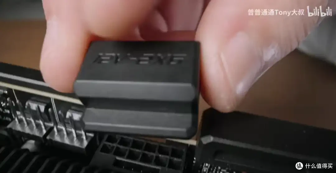 华硕展示BTF2.5最新可移除式GC-HPWR设计,短时承载功率超1000W