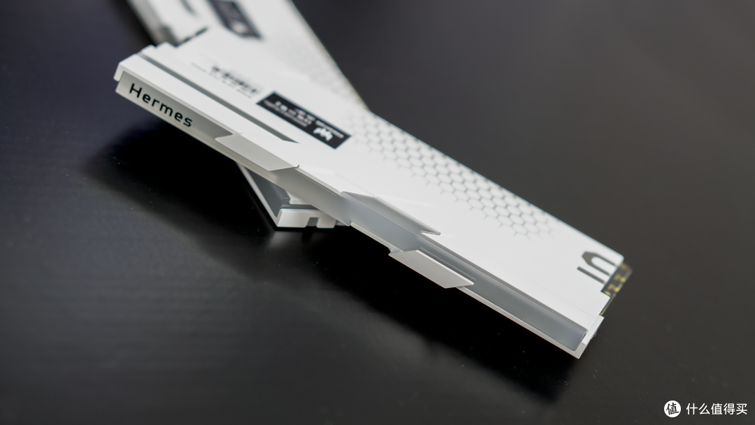 新王莅临,9800X3D最佳伙伴登场?宏碁掠夺者DDR5 6000C28测试!