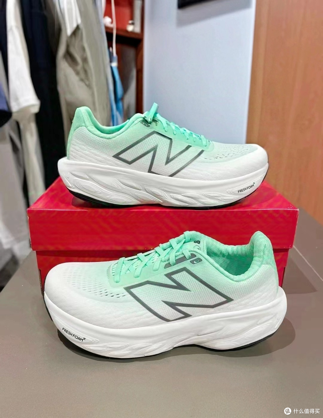 New Balance Fresh Foam X 1080 v14 跑步鞋:舒适与百搭的结合