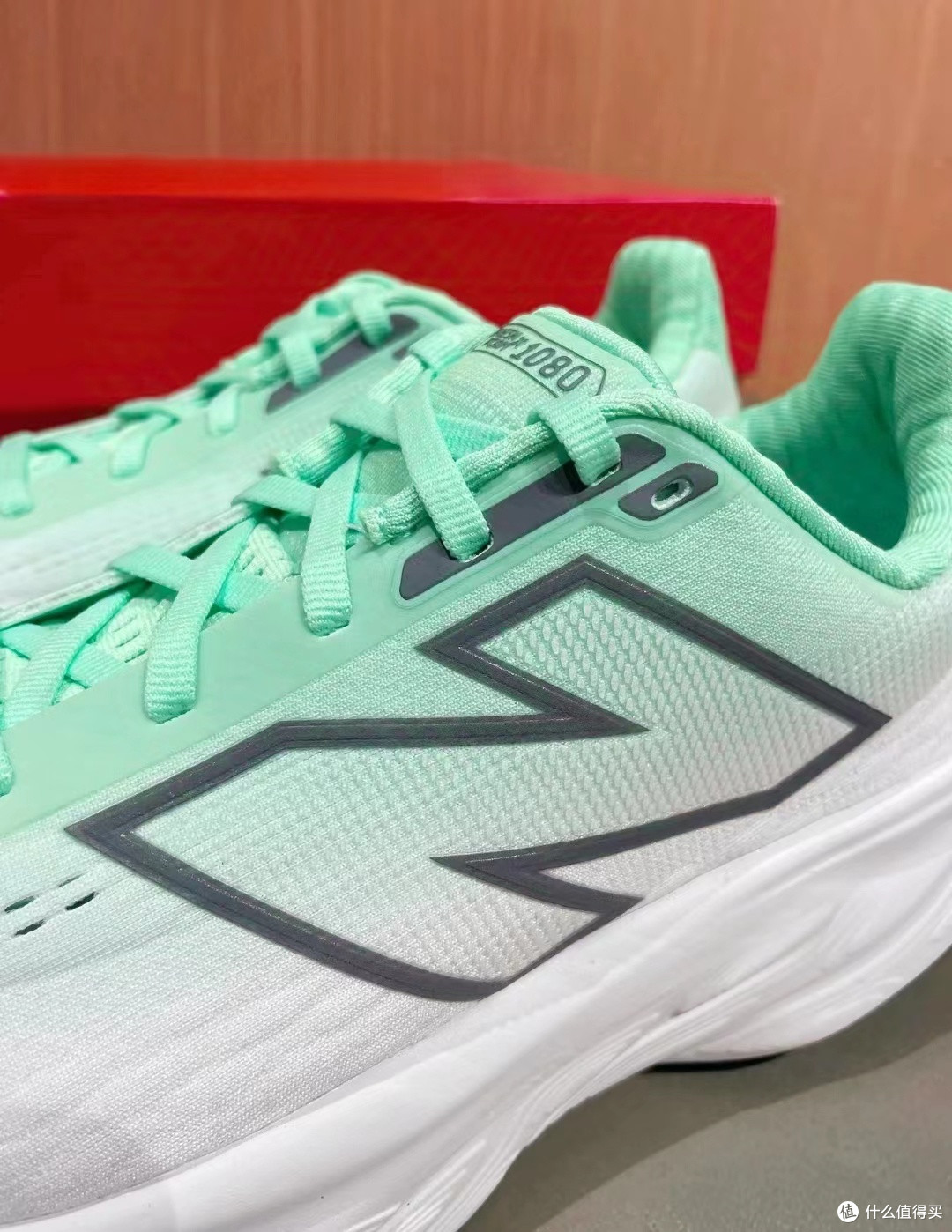New Balance Fresh Foam X 1080 v14 跑步鞋:舒适与百搭的结合