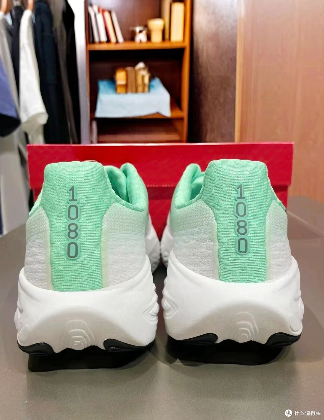 New Balance Fresh Foam X 1080 v14 跑步鞋:舒适与百搭的结合