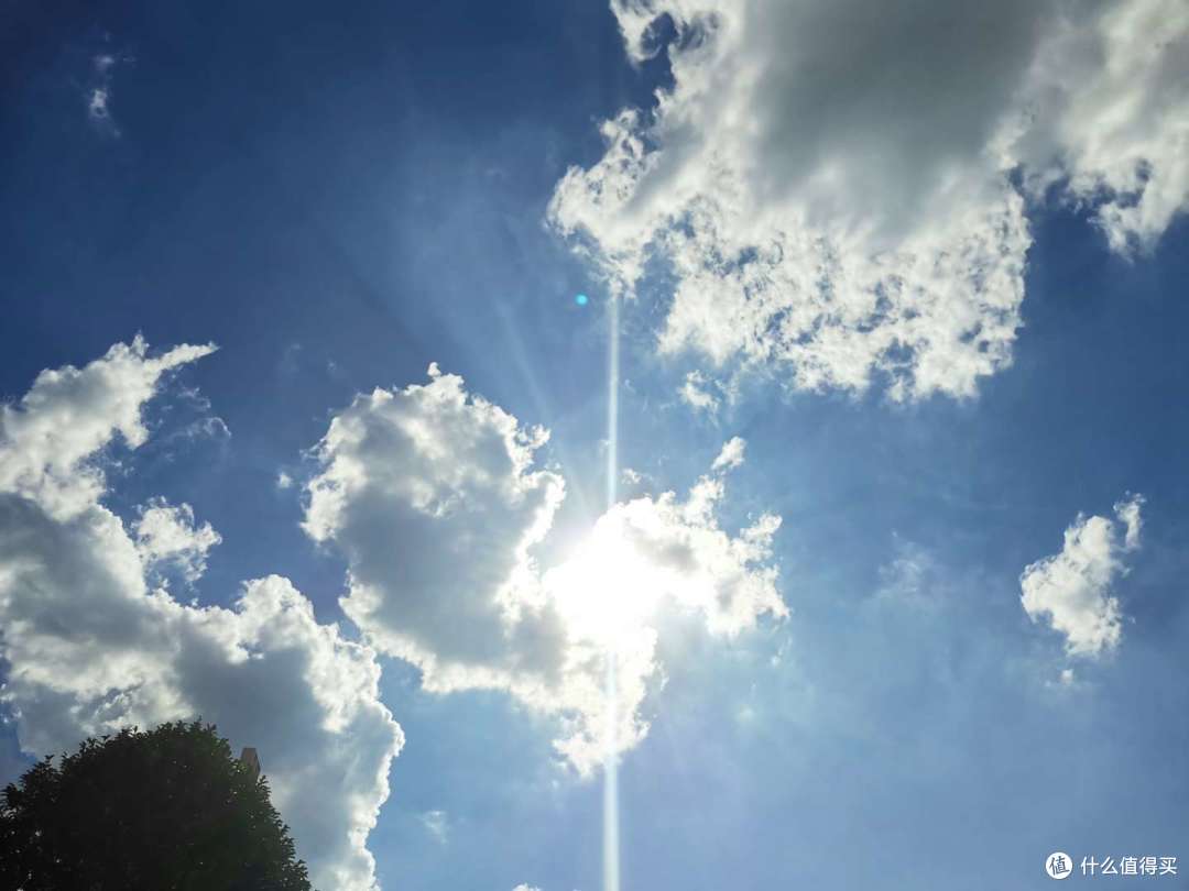 明明涂了 SPF50 + 的防晒霜,为什么海边玩一天还是晒黑了?