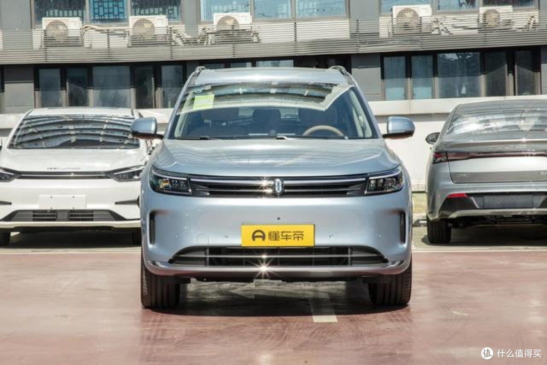 问界新M7：5.2秒破百，华为辅助驾驶！这台30万级SUV凭啥卖爆？