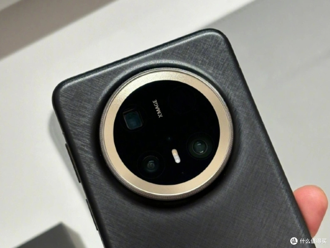 华为Mate70Pro突然变香了，1TB顶配突降949元，麒麟9020+IP69