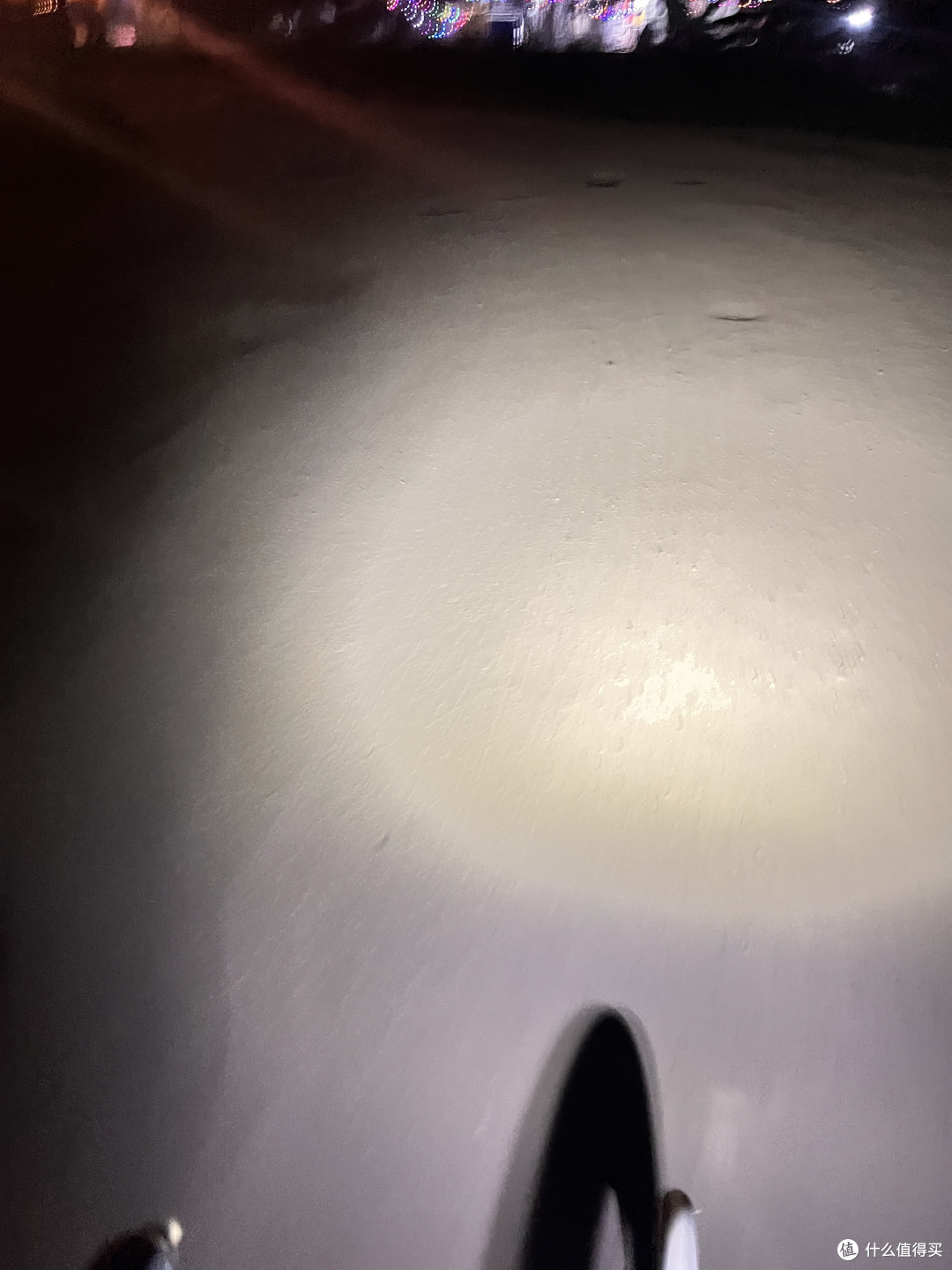 夜间没有路灯的 烂泥路照的清清楚楚