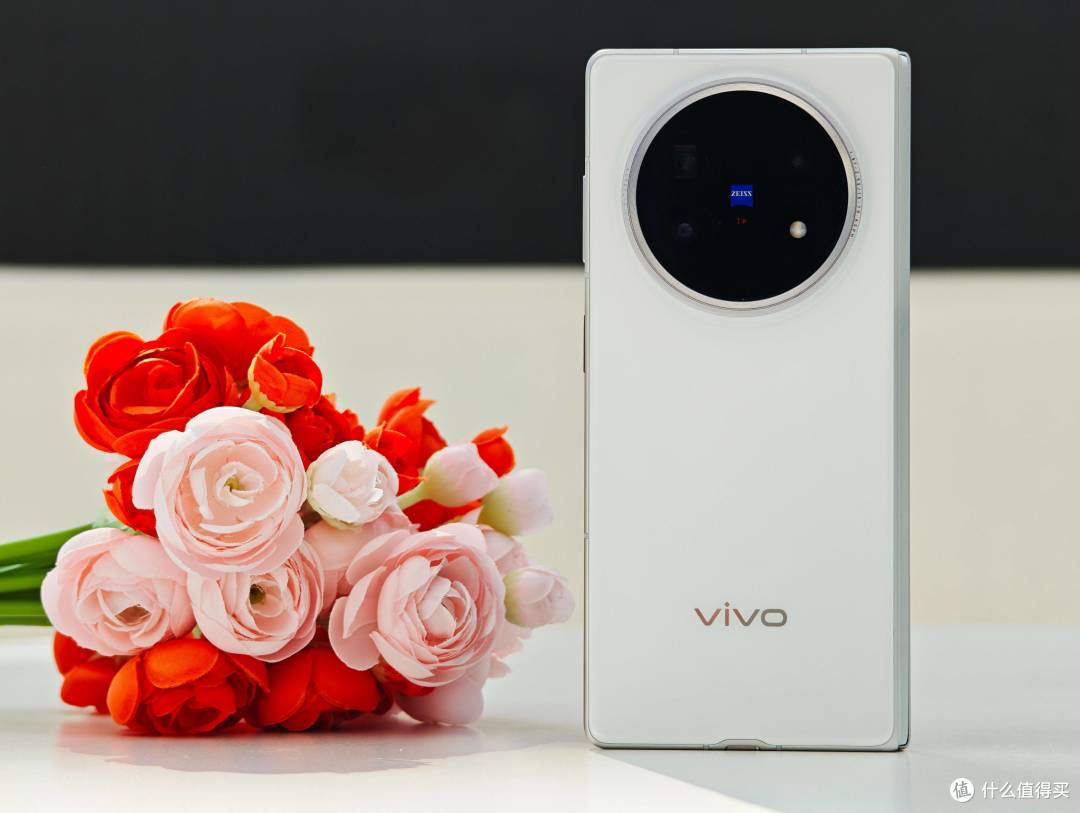 用了它,连iPhone都不香了!”vivo X Fold5:一块屏=两部旗舰!