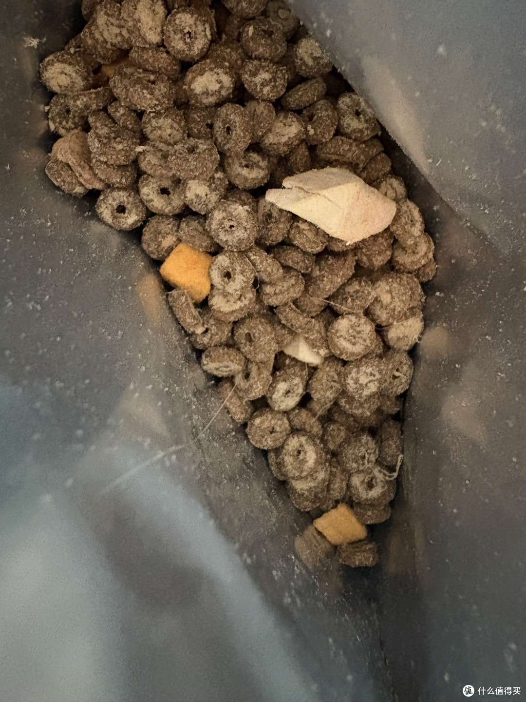 大牌网易严选猫粮，即便是贵一点，但是对猫很好啊。