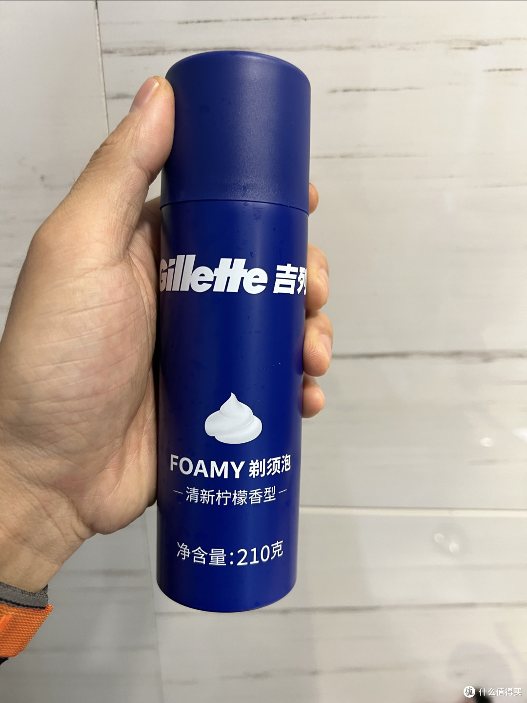男人们的必备护理单品——吉列剃须泡沫