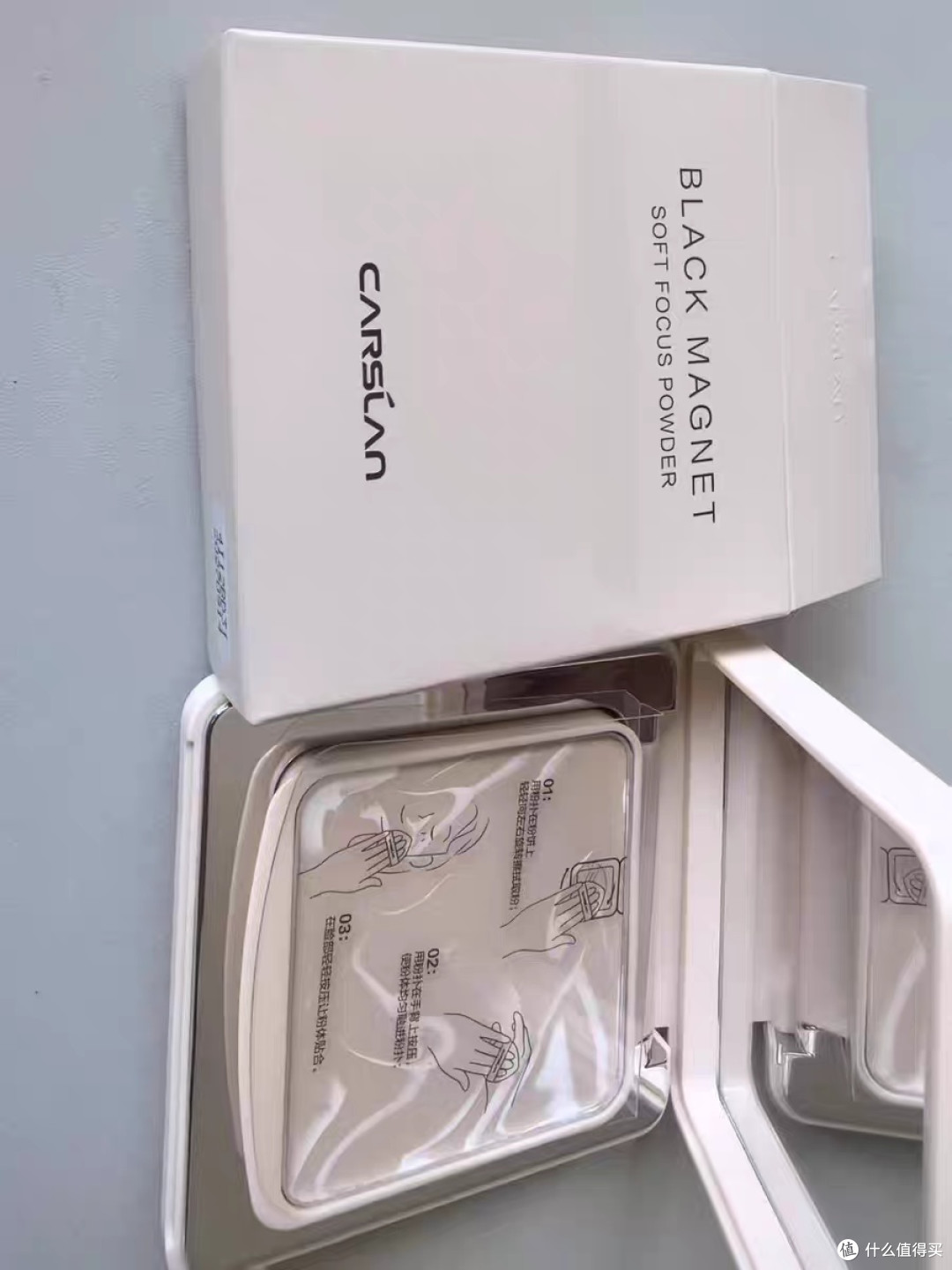 卡姿兰粉底液:轻盈遮瑕持久