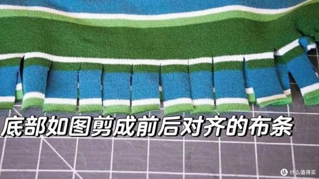 不穿的短袖别着急扔,这样改造一下,比专门买的小玩意还好用!