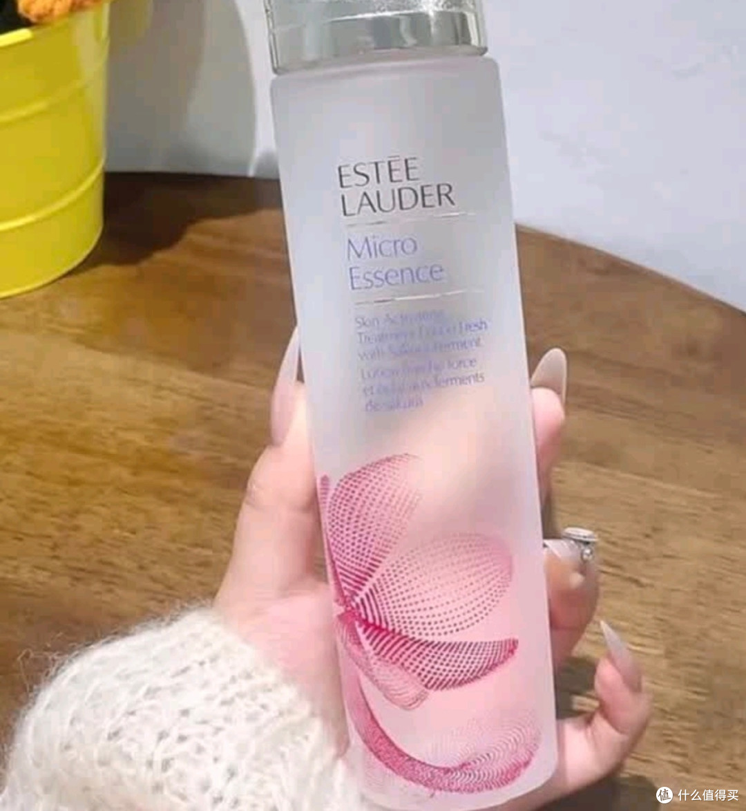 雅诗兰黛樱花水礼盒：送给女友的浪漫护肤惊喜