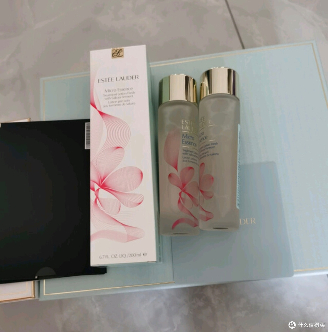 雅诗兰黛樱花水礼盒：送给女友的浪漫护肤惊喜