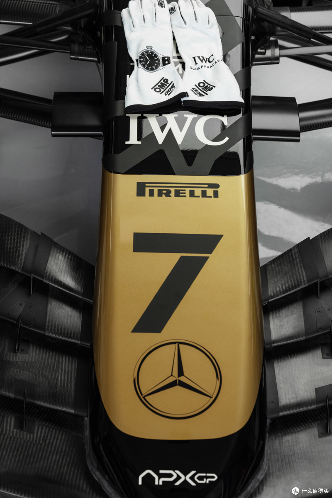 《F1:狂飙飞车》热映,IWC万国表联名APXGP车队推限量时计