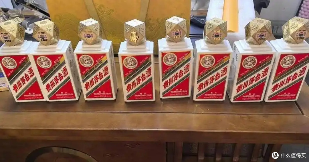 茅台与电商：新零售模式下的品牌价值重塑与消费趋势探析