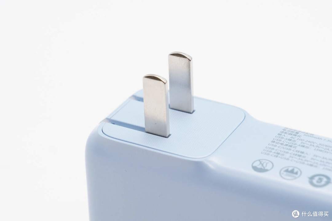 带USB-C线设计,便用还能当提绳,倍思67W超能充数显移动电源拆解