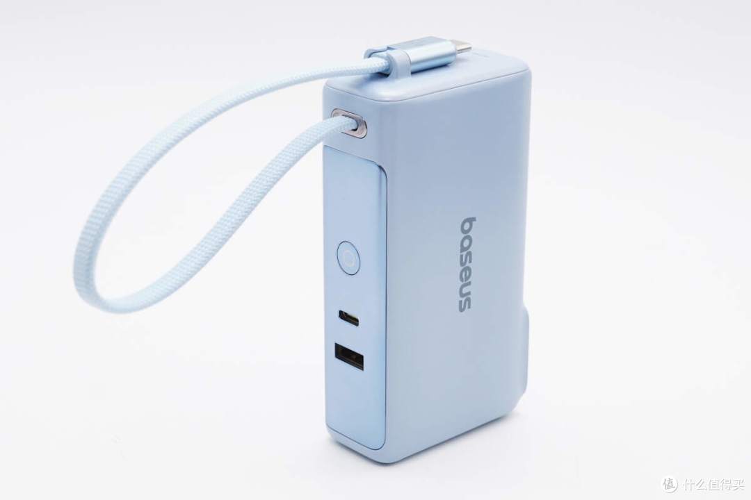 带USB-C线设计,便用还能当提绳,倍思67W超能充数显移动电源拆解