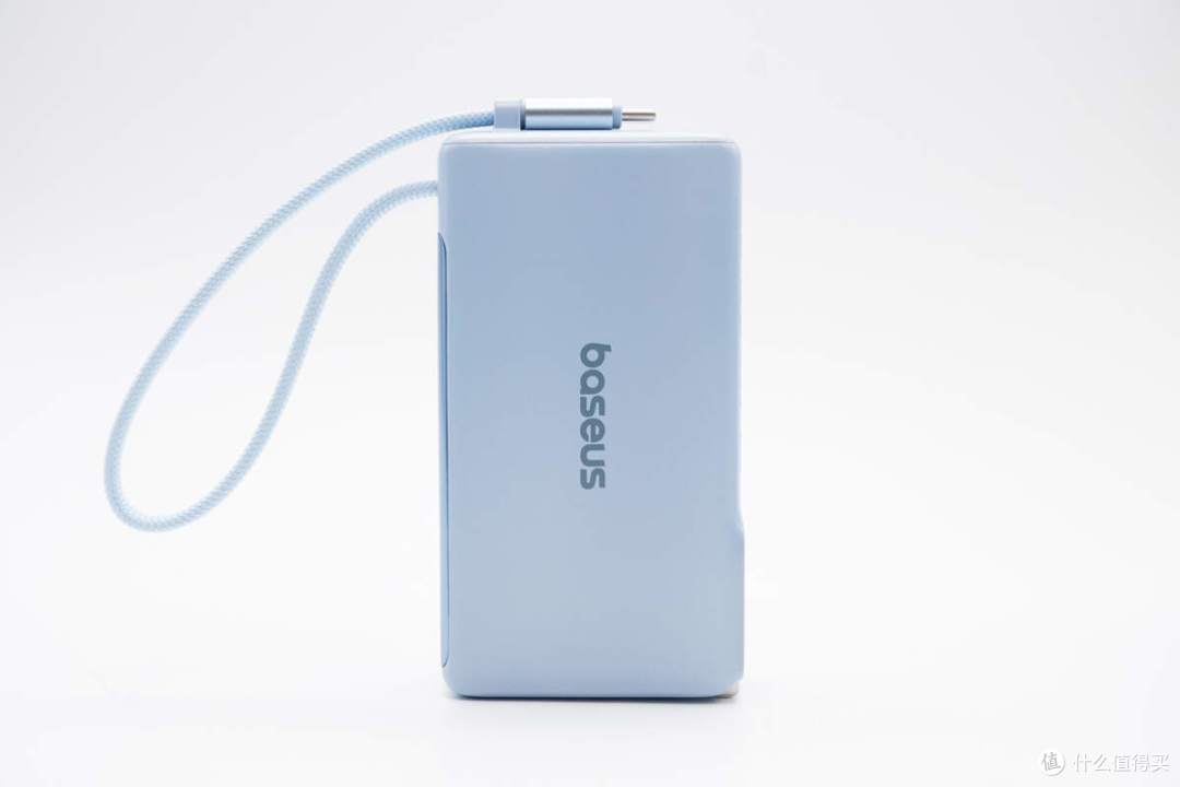 带USB-C线设计,便用还能当提绳,倍思67W超能充数显移动电源拆解