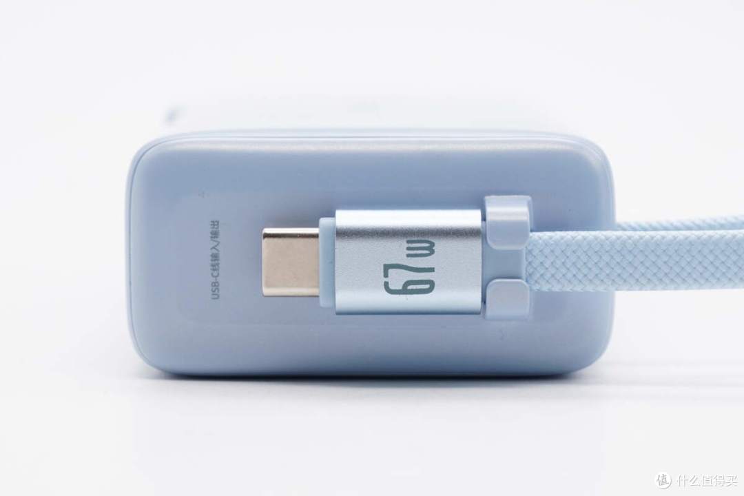 带USB-C线设计,便用还能当提绳,倍思67W超能充数显移动电源拆解