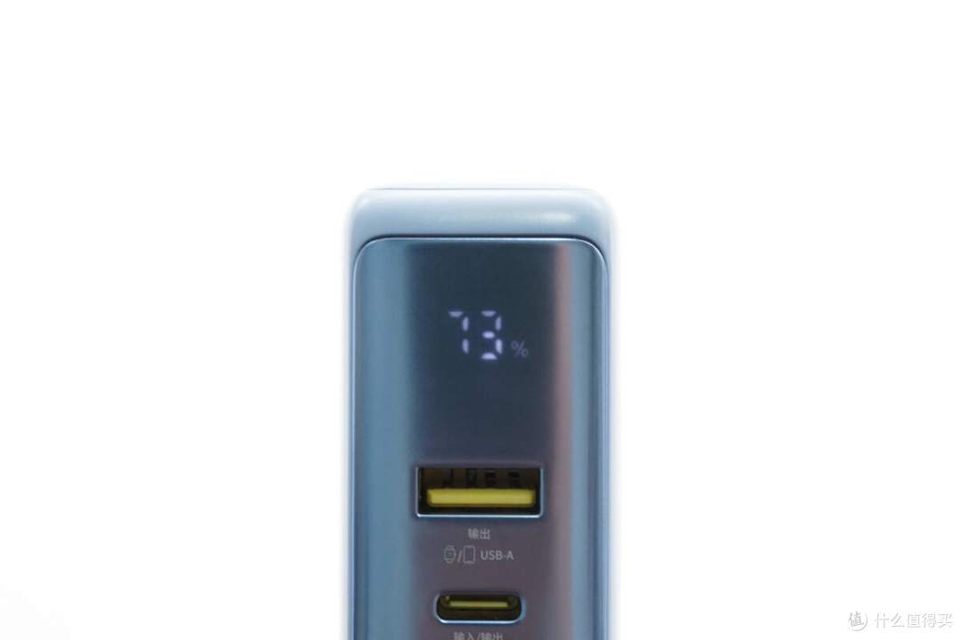 带USB-C线设计,便用还能当提绳,倍思67W超能充数显移动电源拆解