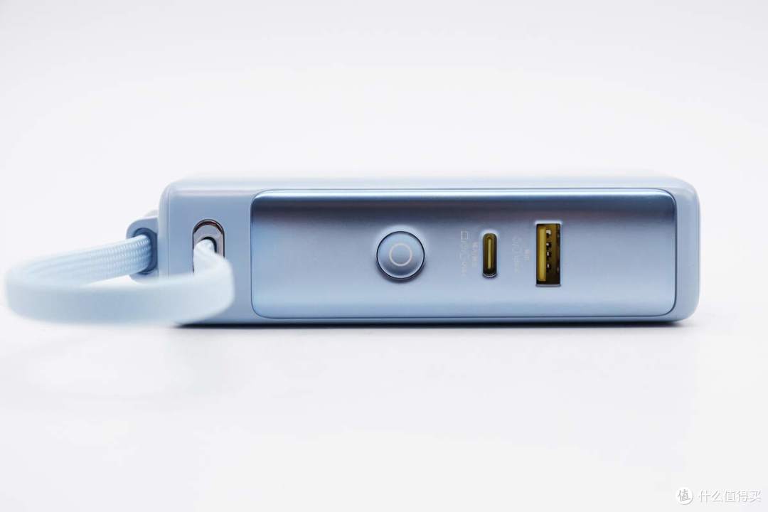 带USB-C线设计,便用还能当提绳,倍思67W超能充数显移动电源拆解