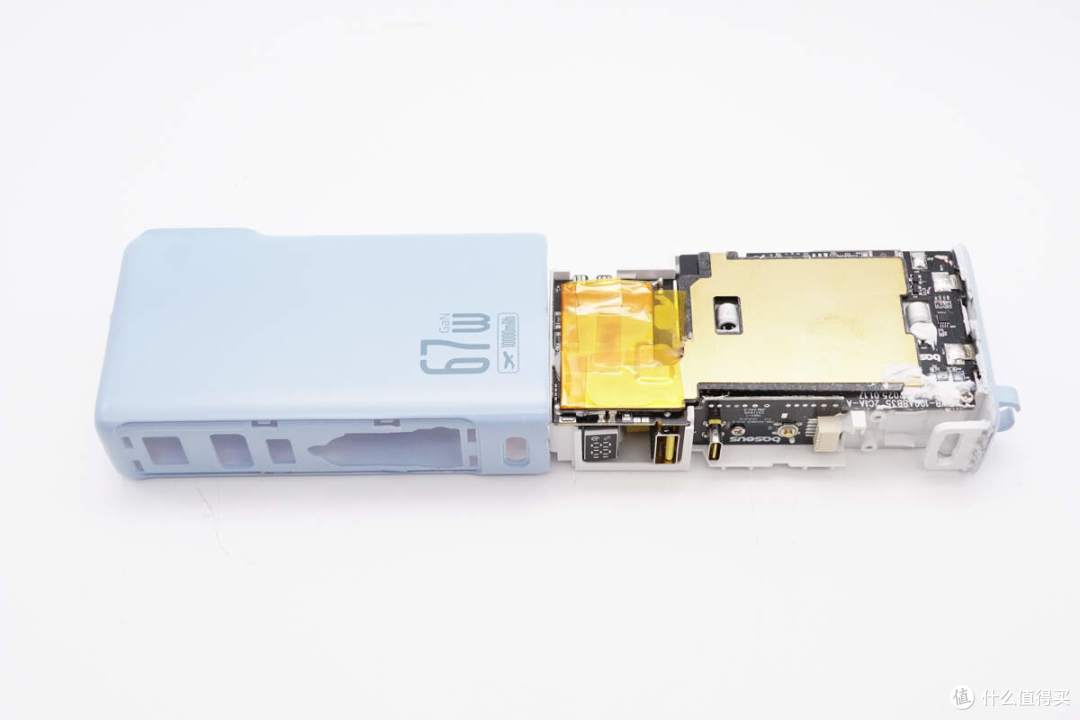 带USB-C线设计,便用还能当提绳,倍思67W超能充数显移动电源拆解