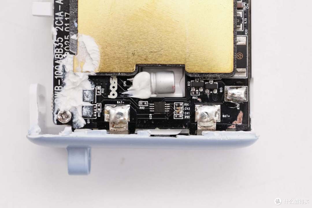 带USB-C线设计,便用还能当提绳,倍思67W超能充数显移动电源拆解