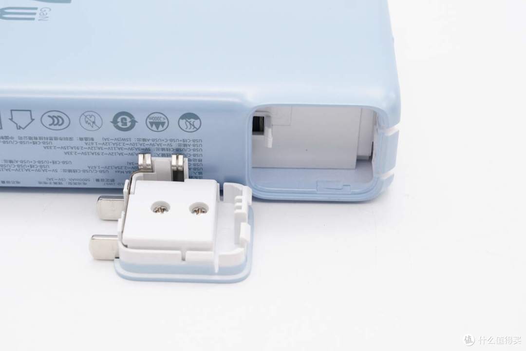 带USB-C线设计,便用还能当提绳,倍思67W超能充数显移动电源拆解