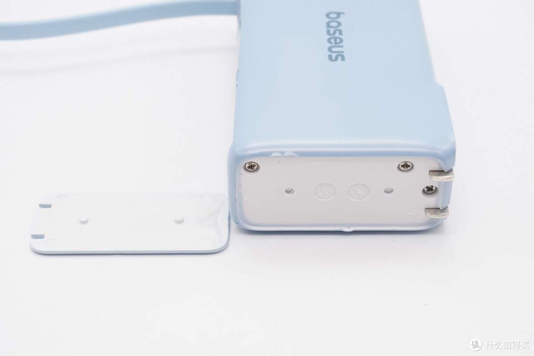 带USB-C线设计,便用还能当提绳,倍思67W超能充数显移动电源拆解