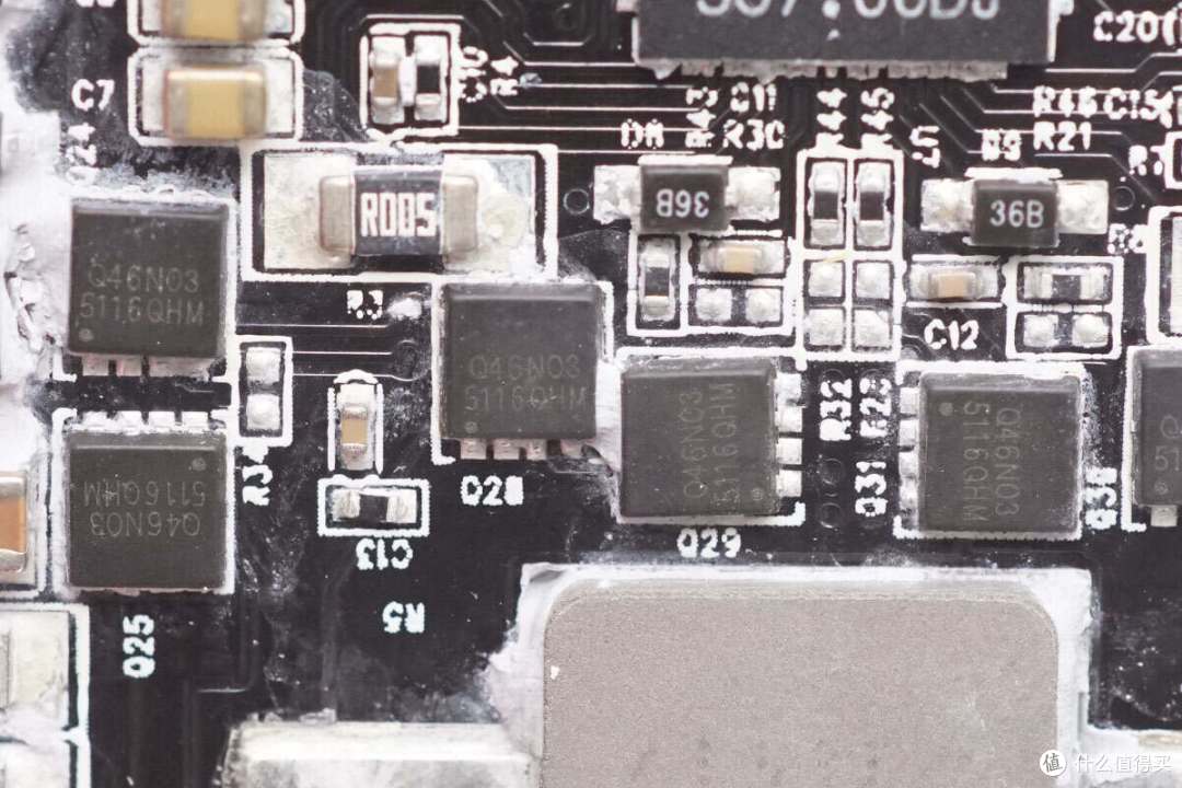带USB-C线设计,便用还能当提绳,倍思67W超能充数显移动电源拆解