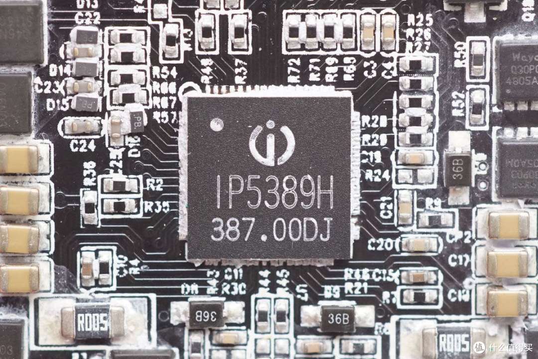 带USB-C线设计,便用还能当提绳,倍思67W超能充数显移动电源拆解