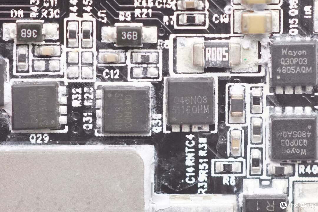 带USB-C线设计,便用还能当提绳,倍思67W超能充数显移动电源拆解