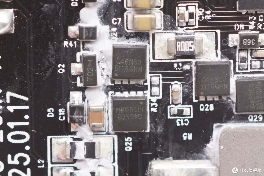 带USB-C线设计,便用还能当提绳,倍思67W超能充数显移动电源拆解