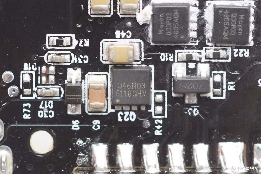 带USB-C线设计,便用还能当提绳,倍思67W超能充数显移动电源拆解