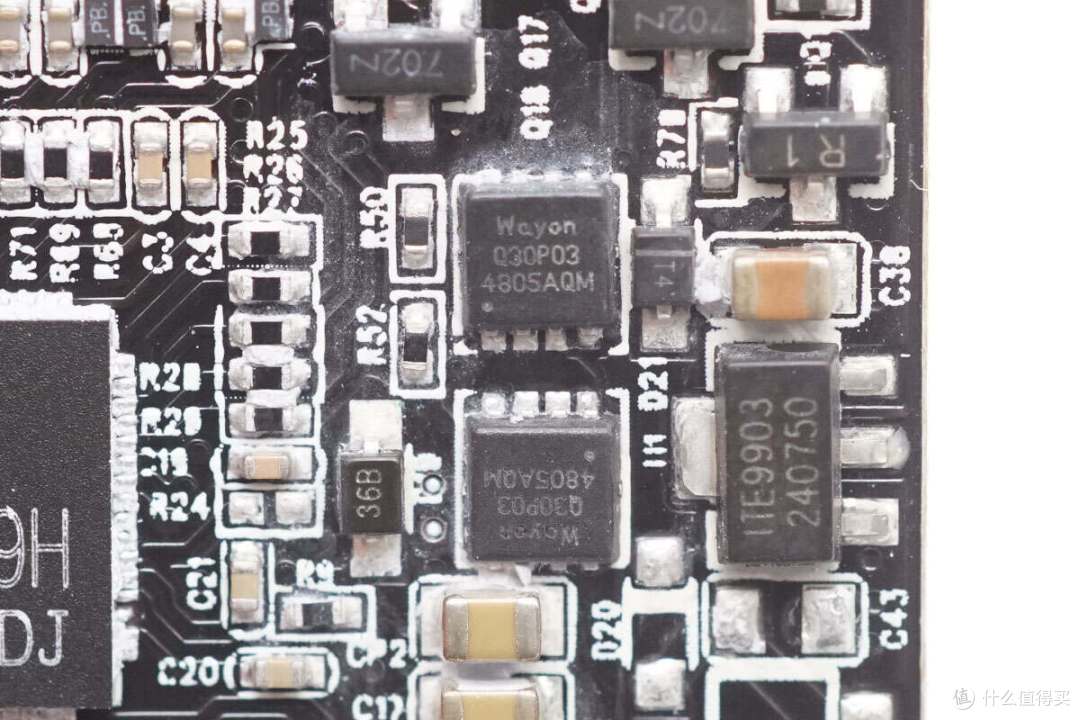 带USB-C线设计,便用还能当提绳,倍思67W超能充数显移动电源拆解