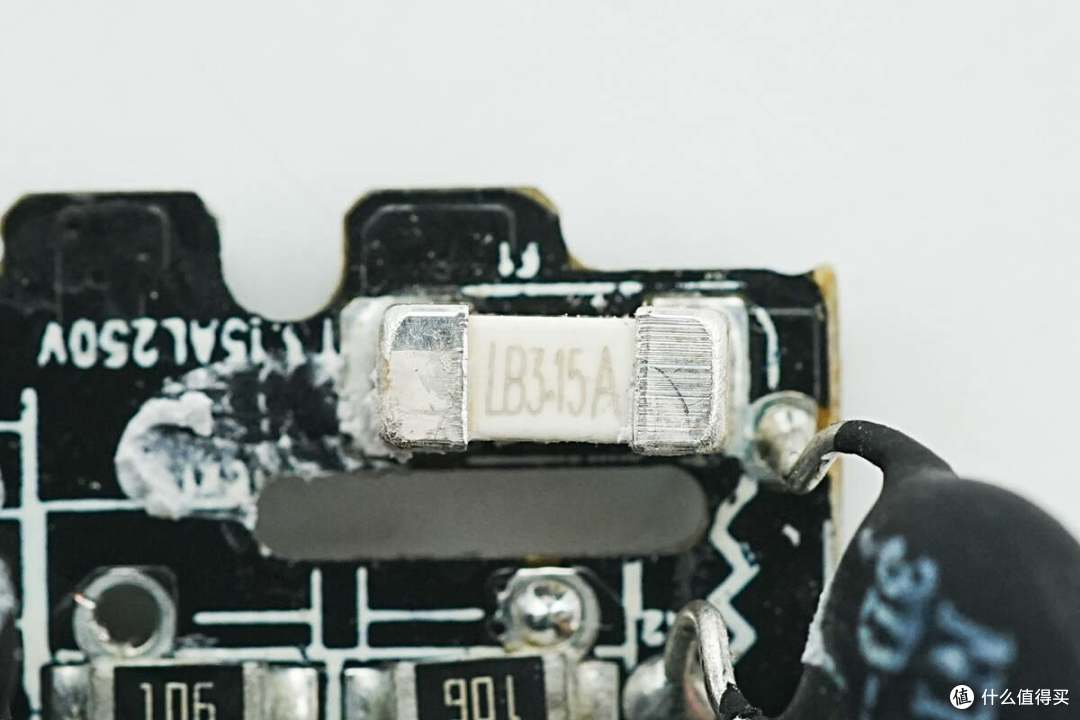 带USB-C线设计,便用还能当提绳,倍思67W超能充数显移动电源拆解