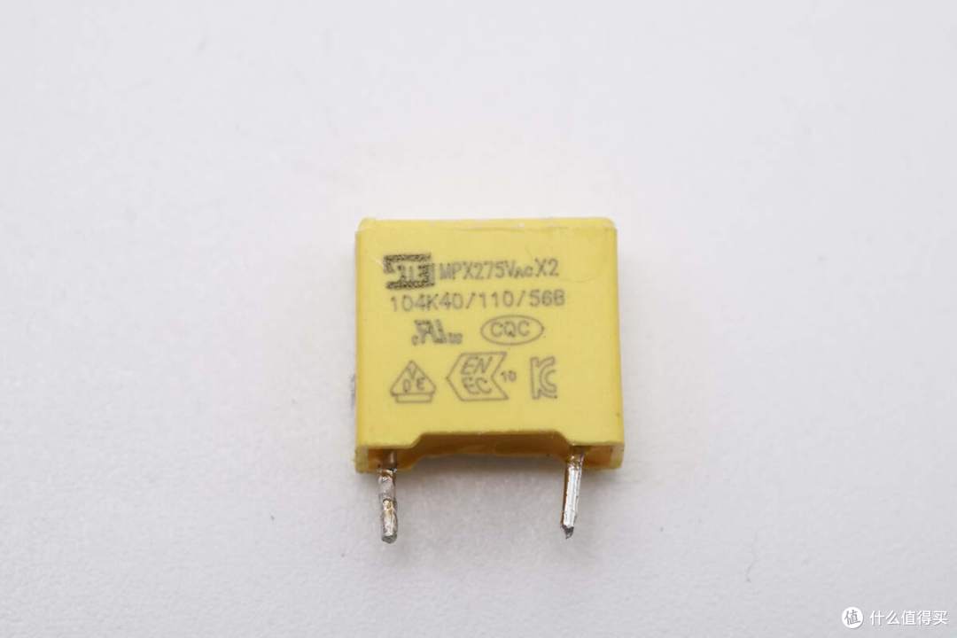 带USB-C线设计,便用还能当提绳,倍思67W超能充数显移动电源拆解