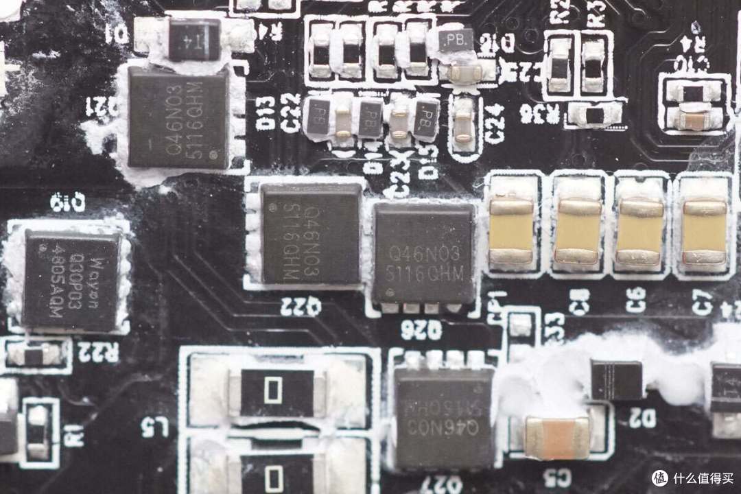 带USB-C线设计,便用还能当提绳,倍思67W超能充数显移动电源拆解