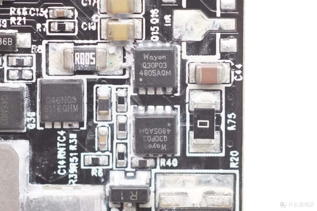 带USB-C线设计,便用还能当提绳,倍思67W超能充数显移动电源拆解