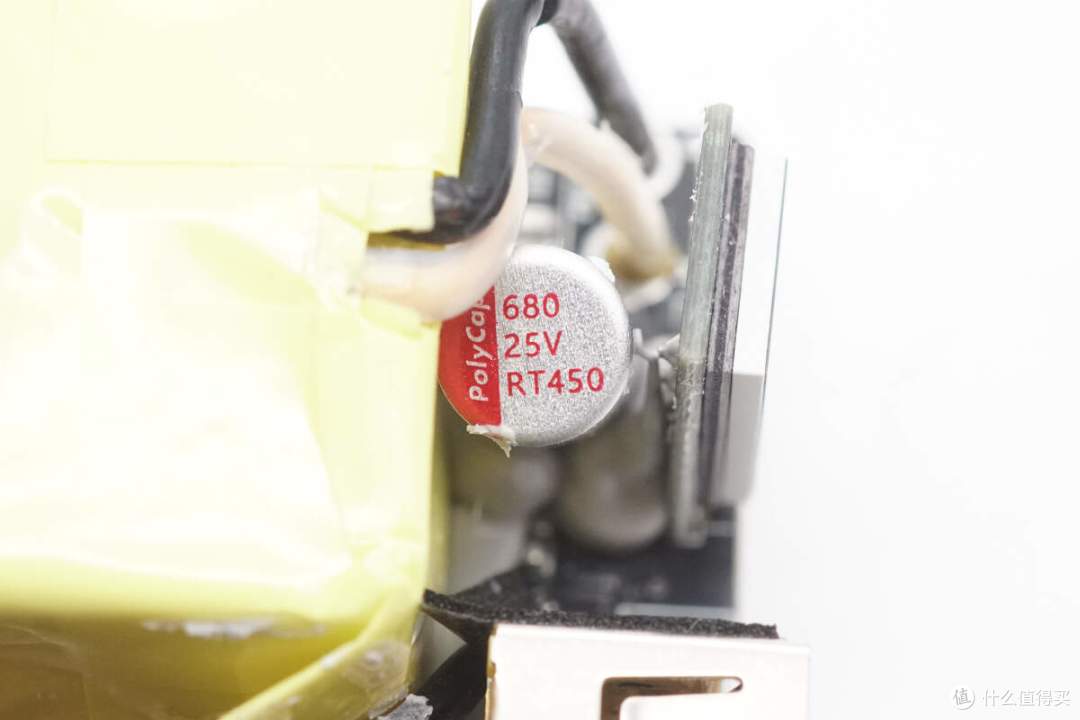 带USB-C线设计,便用还能当提绳,倍思67W超能充数显移动电源拆解