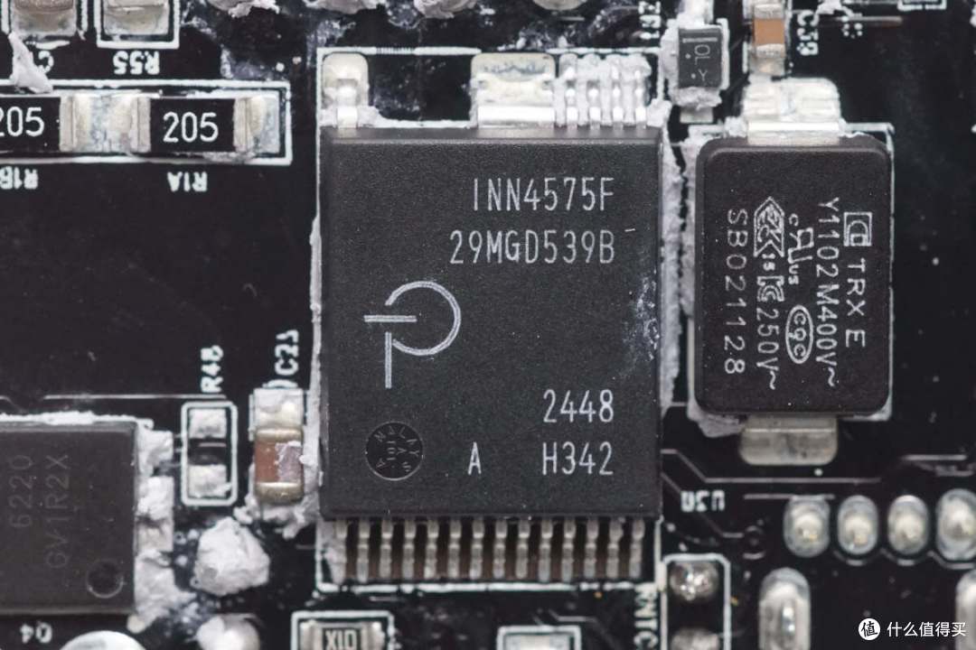 带USB-C线设计,便用还能当提绳,倍思67W超能充数显移动电源拆解