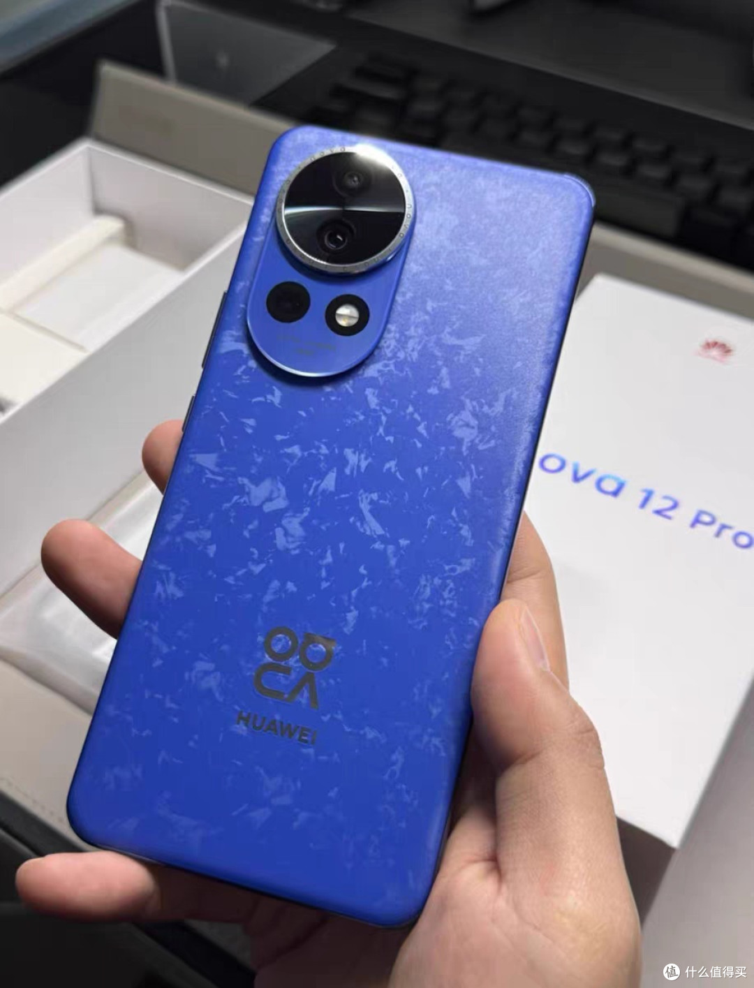 华为nova12Pro:时尚轻薄,自拍一流