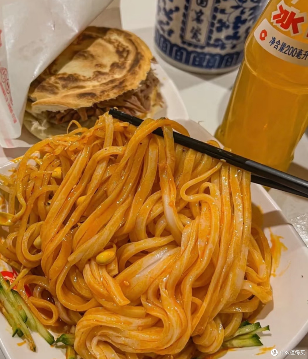 每次都背着一行李箱好吃的走