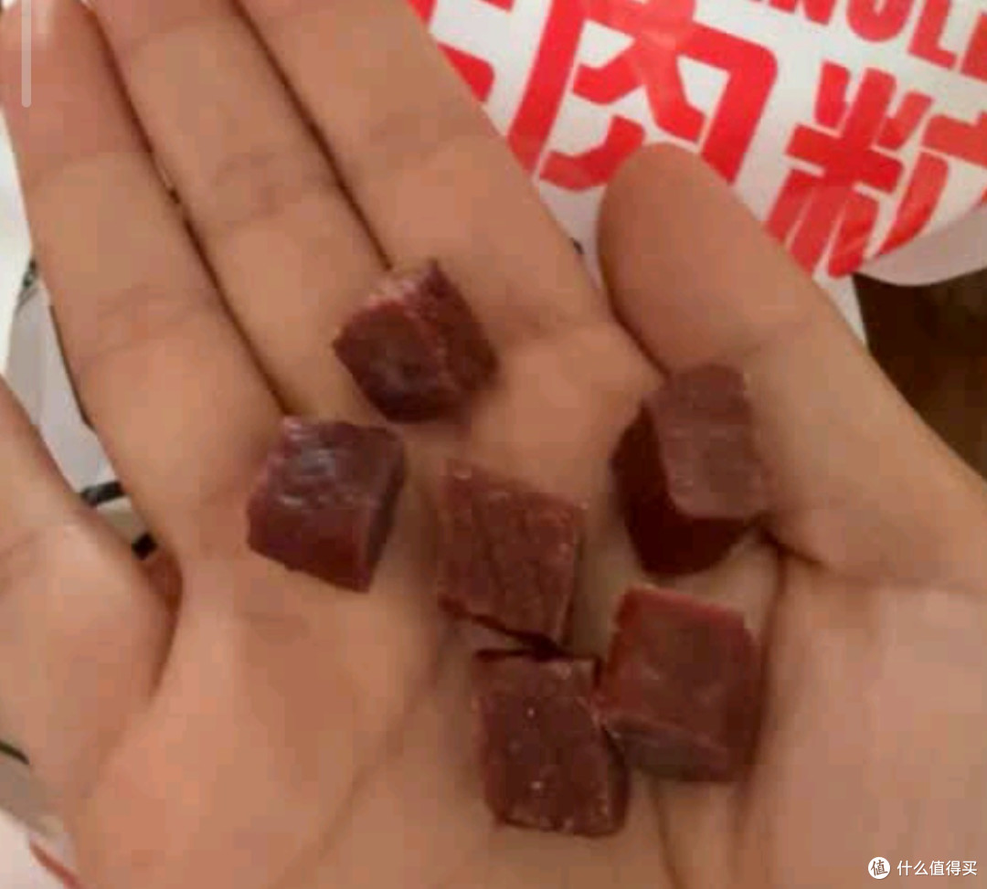 这牛肉粒一掏兜,狗子秒变听话乖崽!