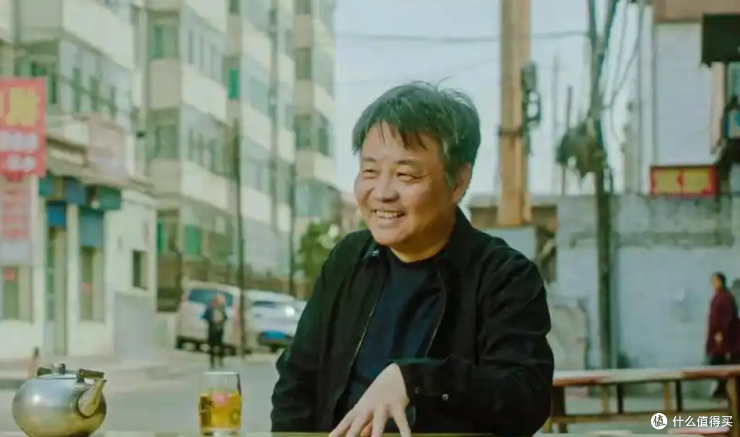 以书为翼,开启2025新章,细品余华的《活着》